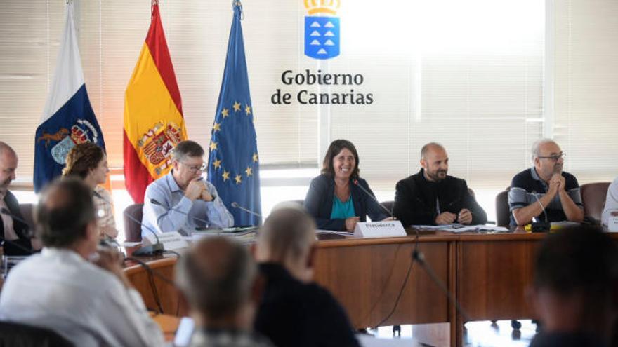 Blanca Pérez sonríe al inicio del Consejo Regional de Caza celebrado ayer en Las Palmas de Gran Canaria.