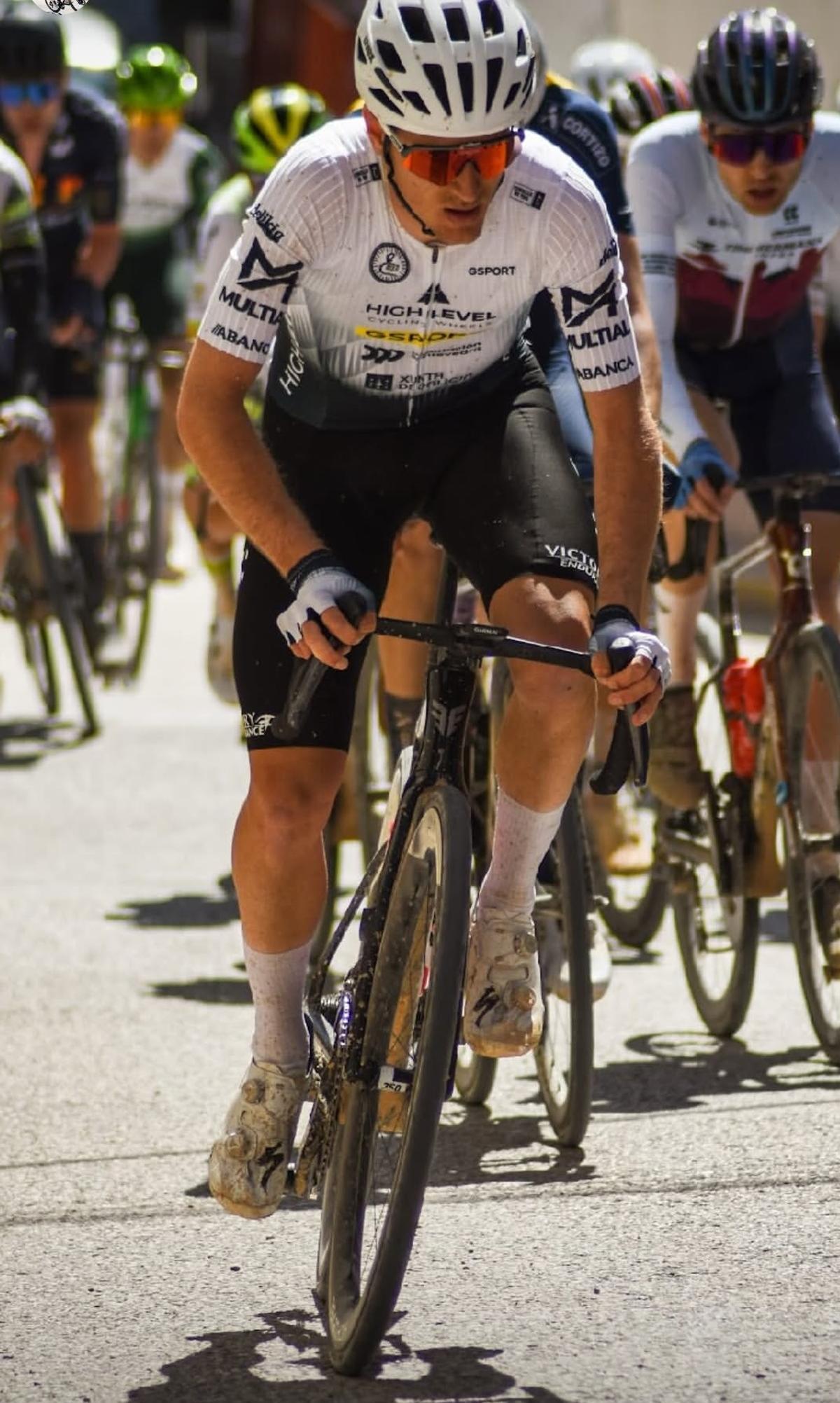 Un ciclista del Gsport de Xàtiva en la carrera de Ontur, en Albacete.