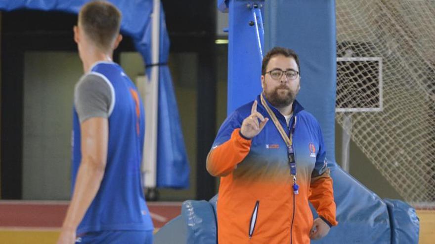 Sergio García da instrucciones en una sesión del Leyma.