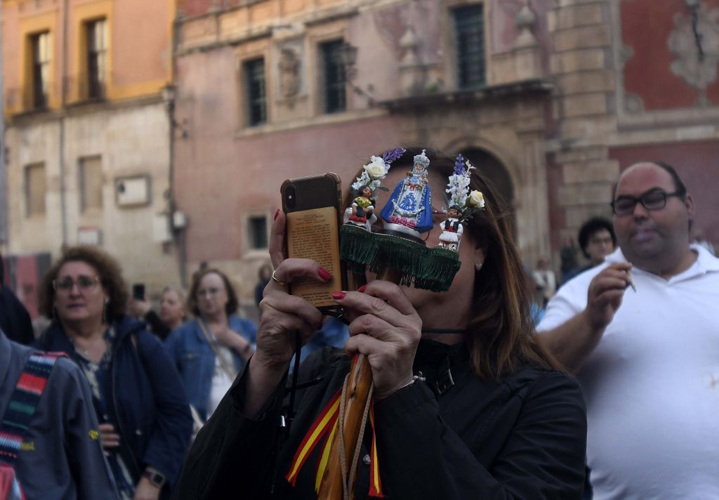 Murcia despide a la Fuensanta con flores y emoción