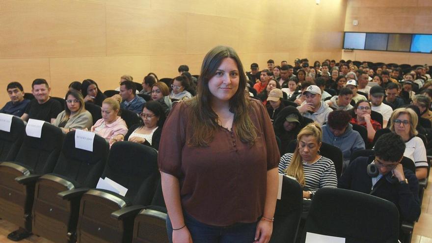 Expectación, ilusión y muchas dudas entre los migrantes de Ourense,  para conseguir sus papeles