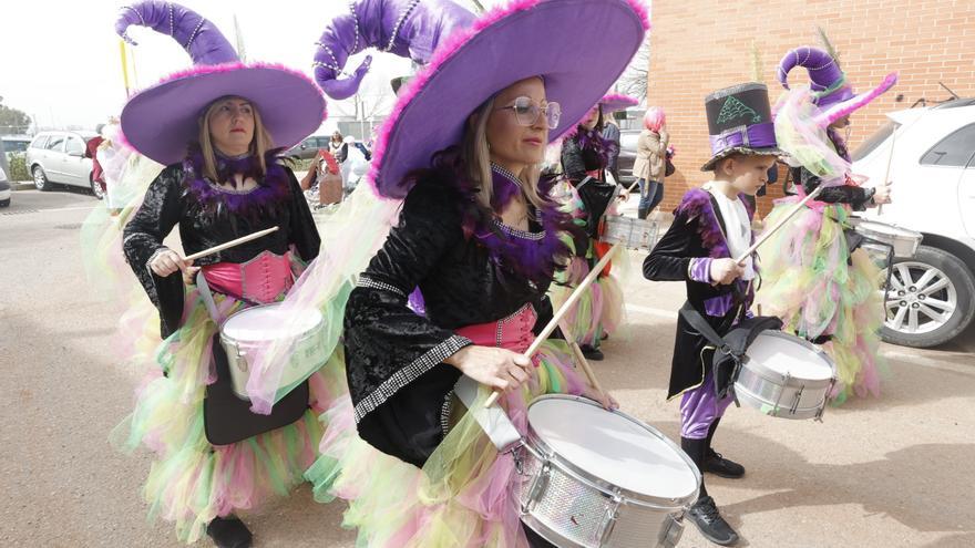 La Cañada vive su mejor Carnaval con un gran desfile y fiesta en Cáceres