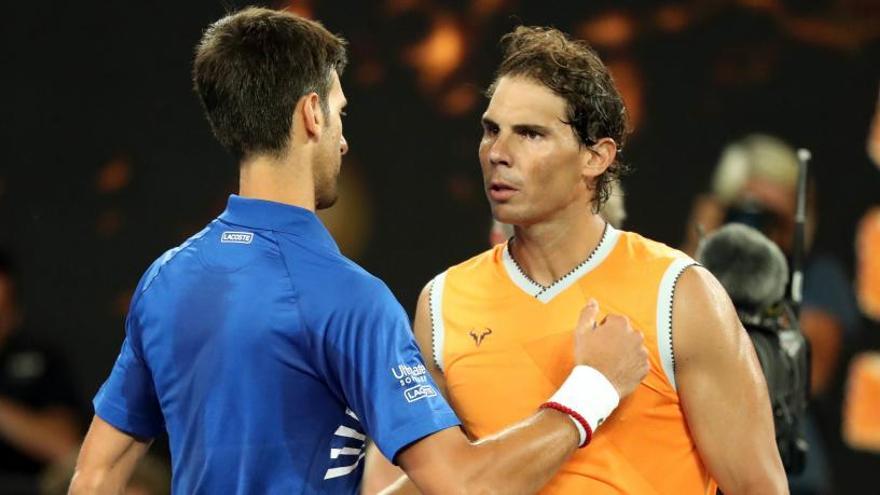 Djokovic saluda a Rafa Nadal.