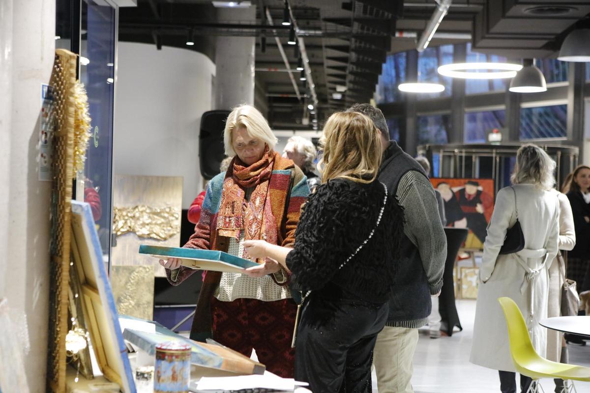 "Art & Wine - Christmas Edition" im Circle Food Corner in Santa Ponça.