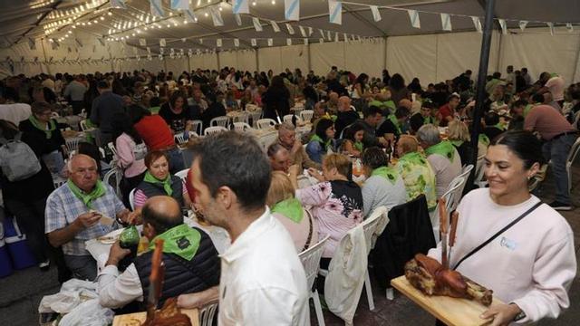 Ambiente festivo nunha edición pasada da Festa do Lacón de Silleda. | BERNABÉ