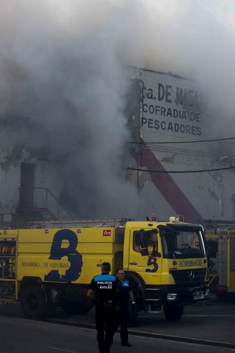 Un incendio en la antigua fábrica de hielo enciende las alarmas en la ciudad