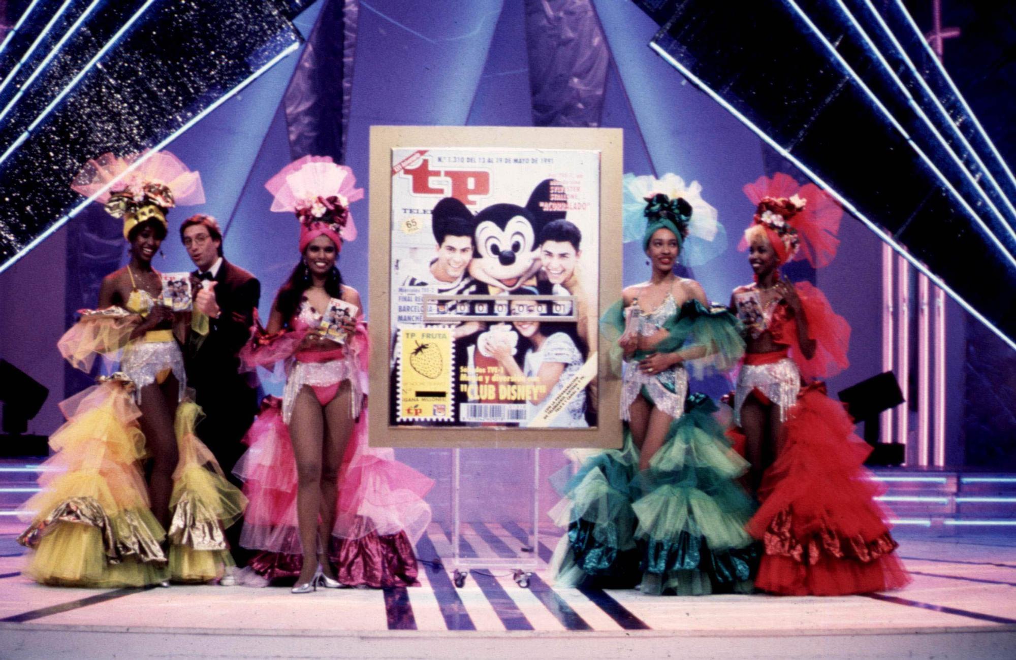 Fotograma del programa de televisión de Telecinco 'Tutti frutti', presentado por Emilio Aragón en los años 90, en el que participaban las Mama Chicho.