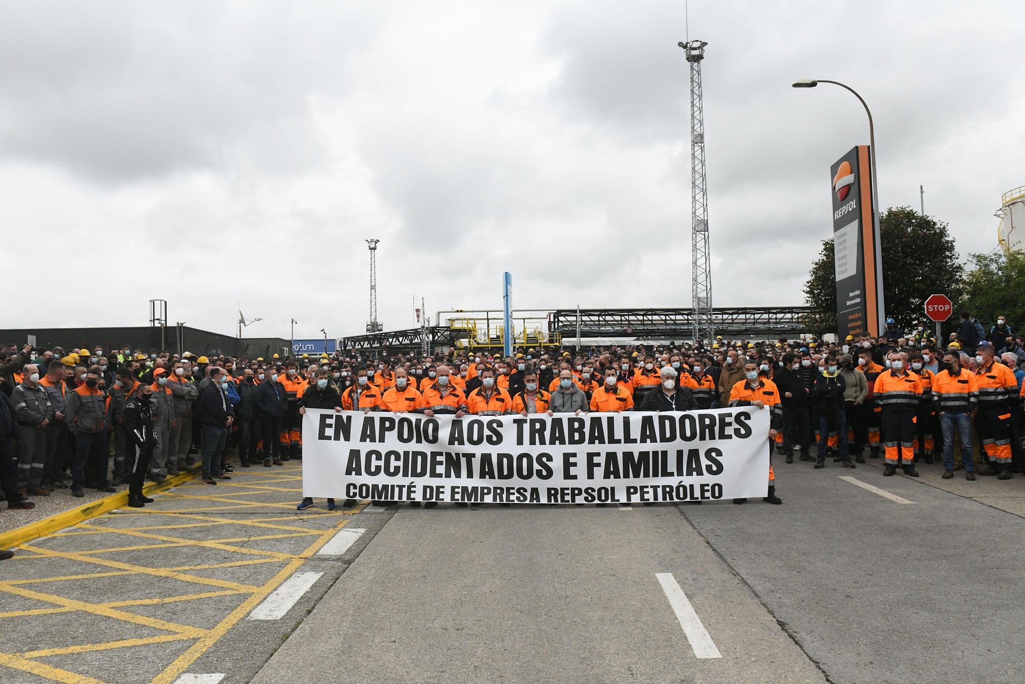 Repsol suspende los trabajos en la refinería en señal de duelo