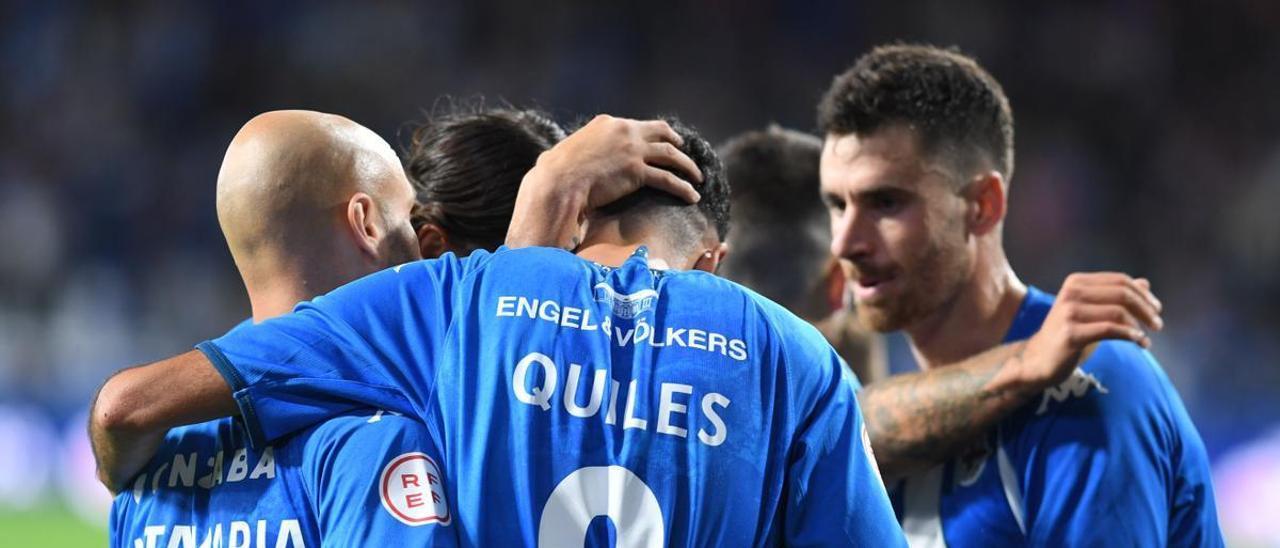 Quiles celebra con Gorka, Jaime y Pablo Martínez su gol al Sanse