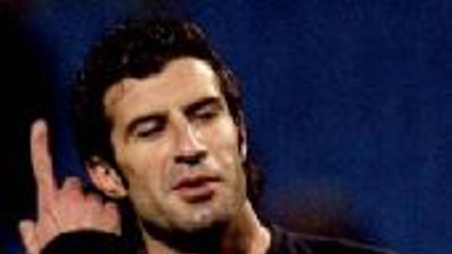 Figo se queja del trato al Madrid