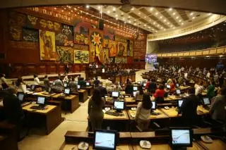 El Parlamento de Ecuador aprueba la ley de igualdad salarial para mujeres