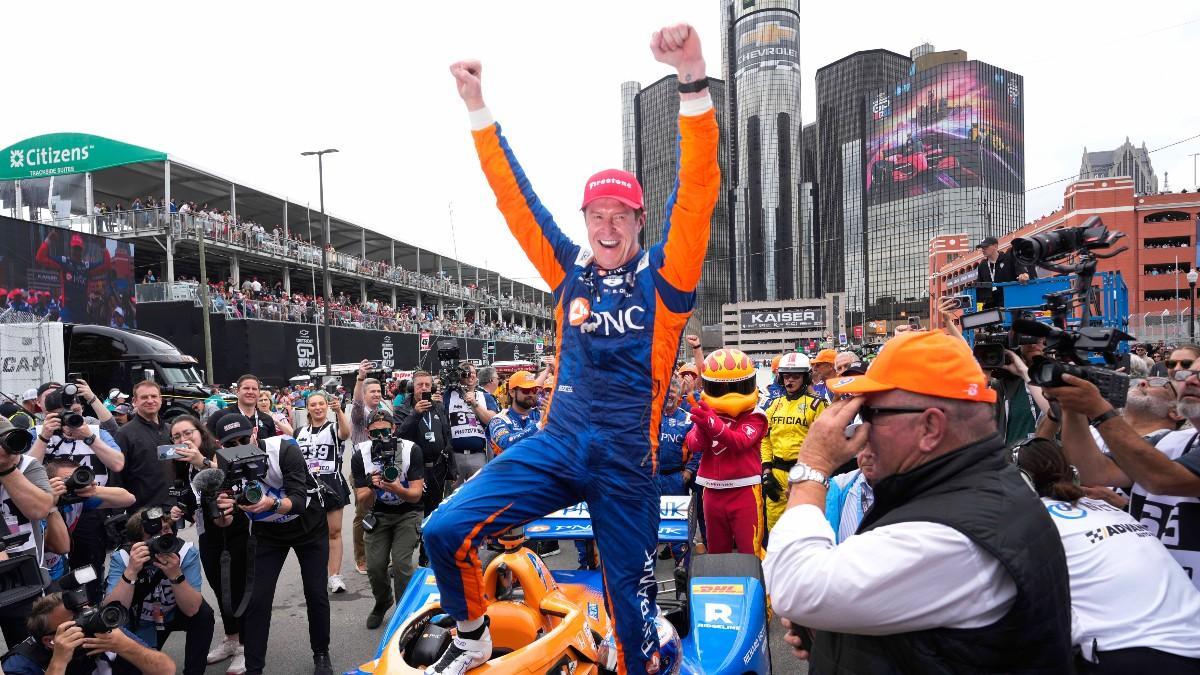 Scott Dixon celebra su victoria