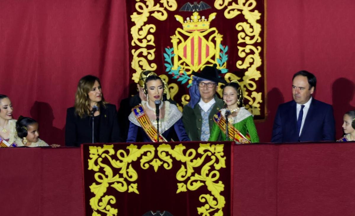 Carmen y Marta se dirigen al público junto a Catalá, Ballester y Pérez Llorca