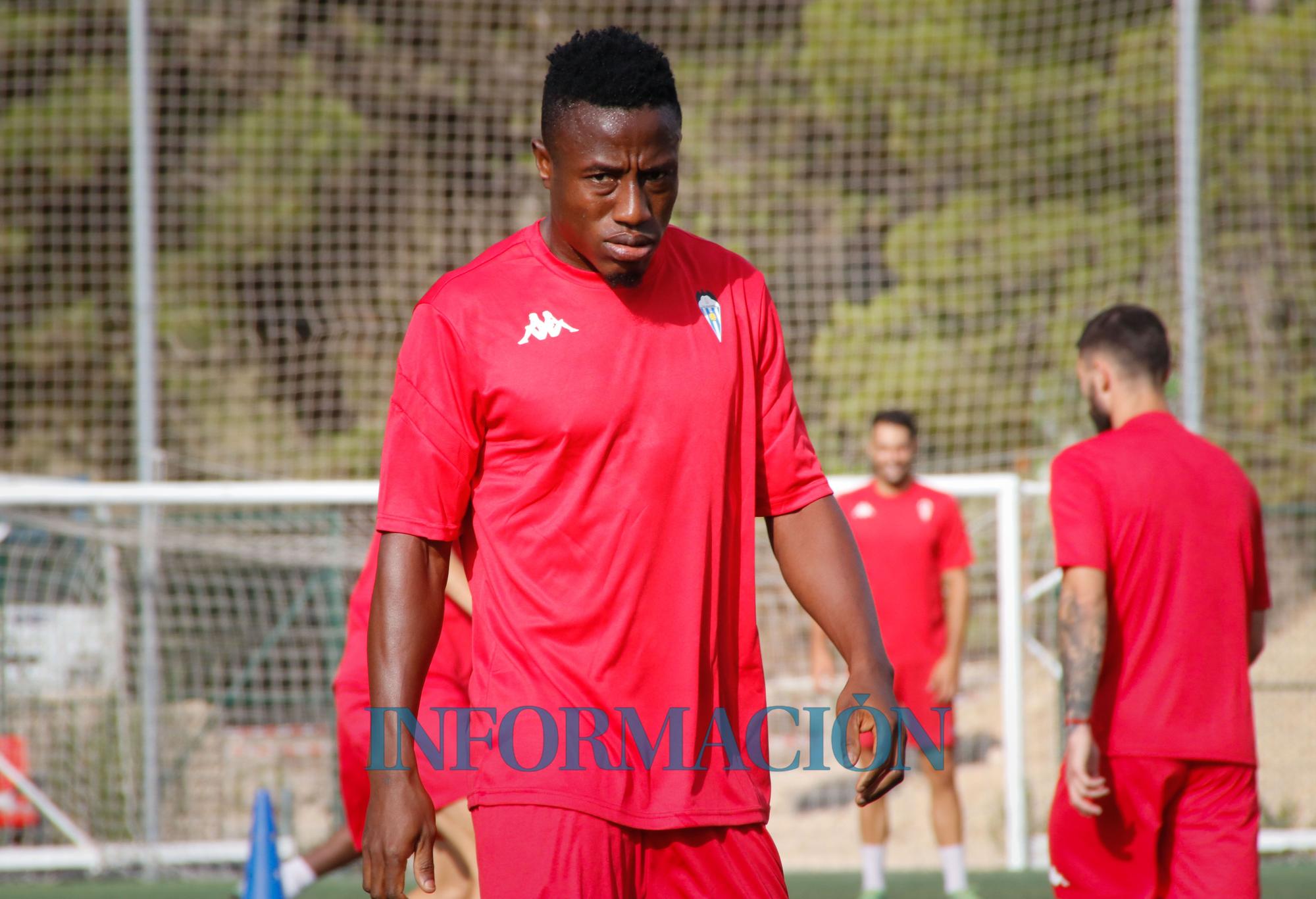 El Alcoyano de Parras encara su último mes antes de su debut liguero