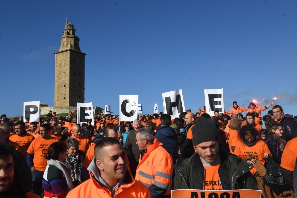 Los trabajadores de Alcoa en la Torre de Hércules