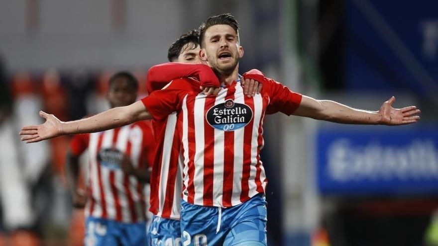 Gerard Valentín celebra un gol con el Lugo.