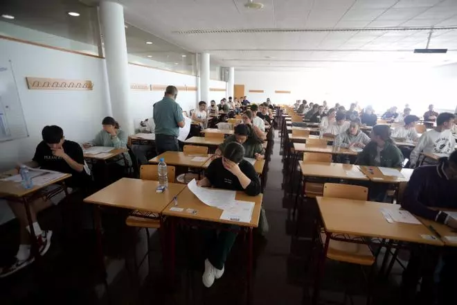 Selectividad A Coruña 2022: Primer día de los exámenes de la ABAU en los campus coruñeses