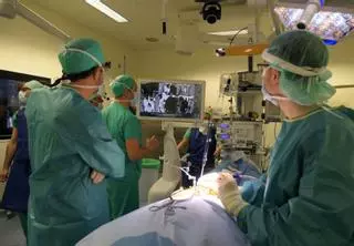 El Chuvi suma dos neurocirujanos antes de julio para absorber Povisa