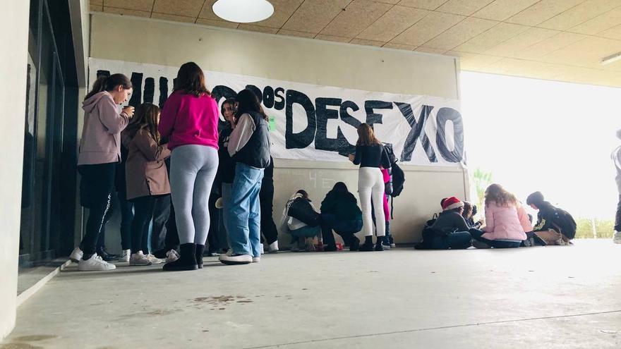 Alumnos del IES do Milladoiro reunieron deseos y presumieron de centro en su Festa do nacemento da luz