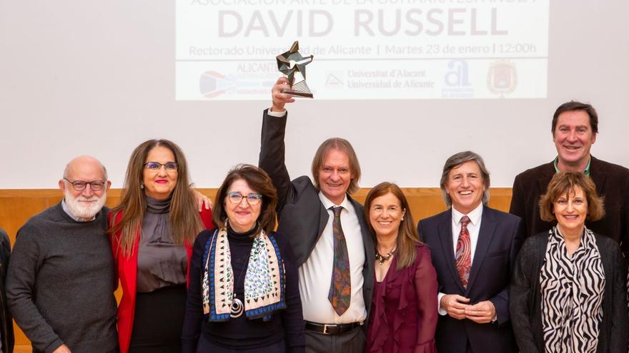 David Russell, galardonado por sus doce años vinculado al Máster de Guitarra en Alicante