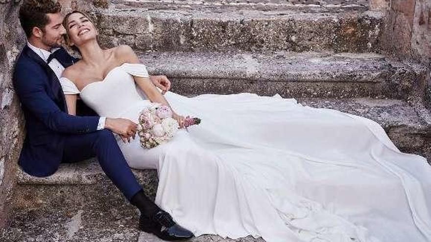 David Bisbal y Rosanna Zanetti posan el día de su boda.