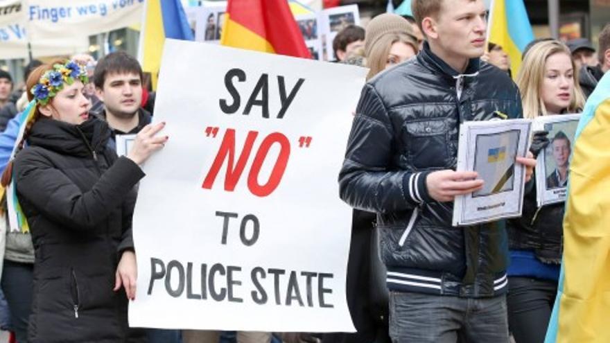 Los manifestantes toman el palacio de Yanukovich