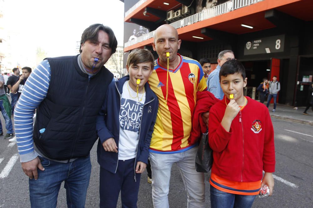 Pitos y cervezas antes del Valencia - Sporting