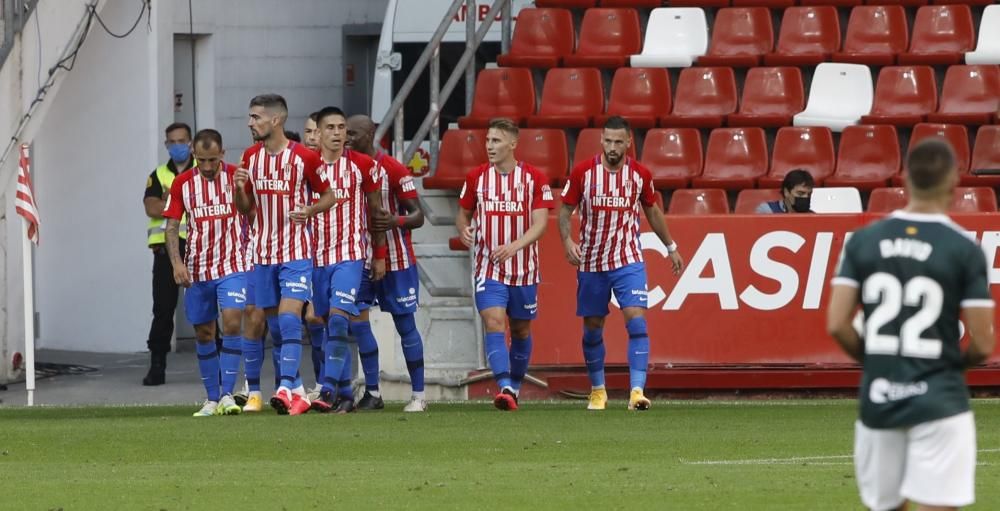 El partido entre el Sporting y el Logroñés, en imágenes