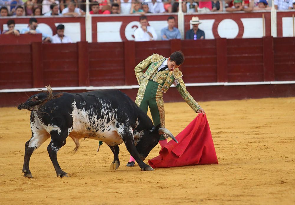 Más de siete mil personas presencian una final del Certamen de Escuelas Taurinas de buen nivel en la que el triunfador fue Miguel Aguilar y en la que también destacó el almeriense Jorge Martínez