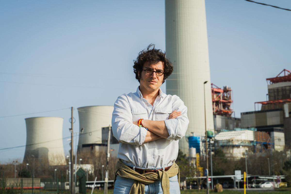 José María Figaredo, ayer, frente a la antigua central térmica de As Pontes.