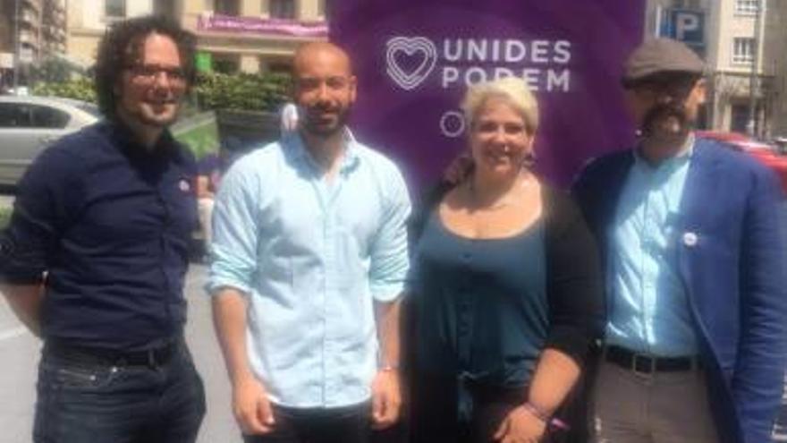 Los dirigentes de Podemos, ayer en la plaza de la Montañeta.