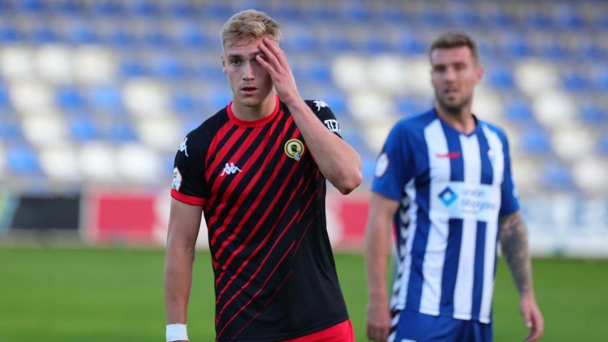 El delantero Manu Garrido en el partido del domingo en El Collao ante el Alcoyano.