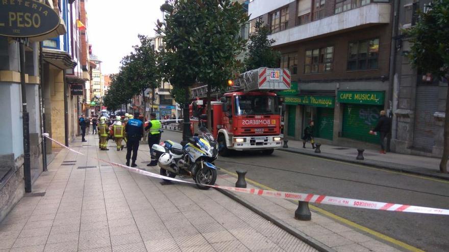 Los bomberos rescatan a dos personas en el Rosal tras el incendio de una vivienda