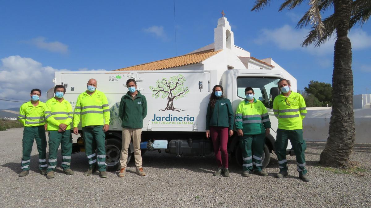 Equipo de jardinería de Ibiza Green para Sant Josep.