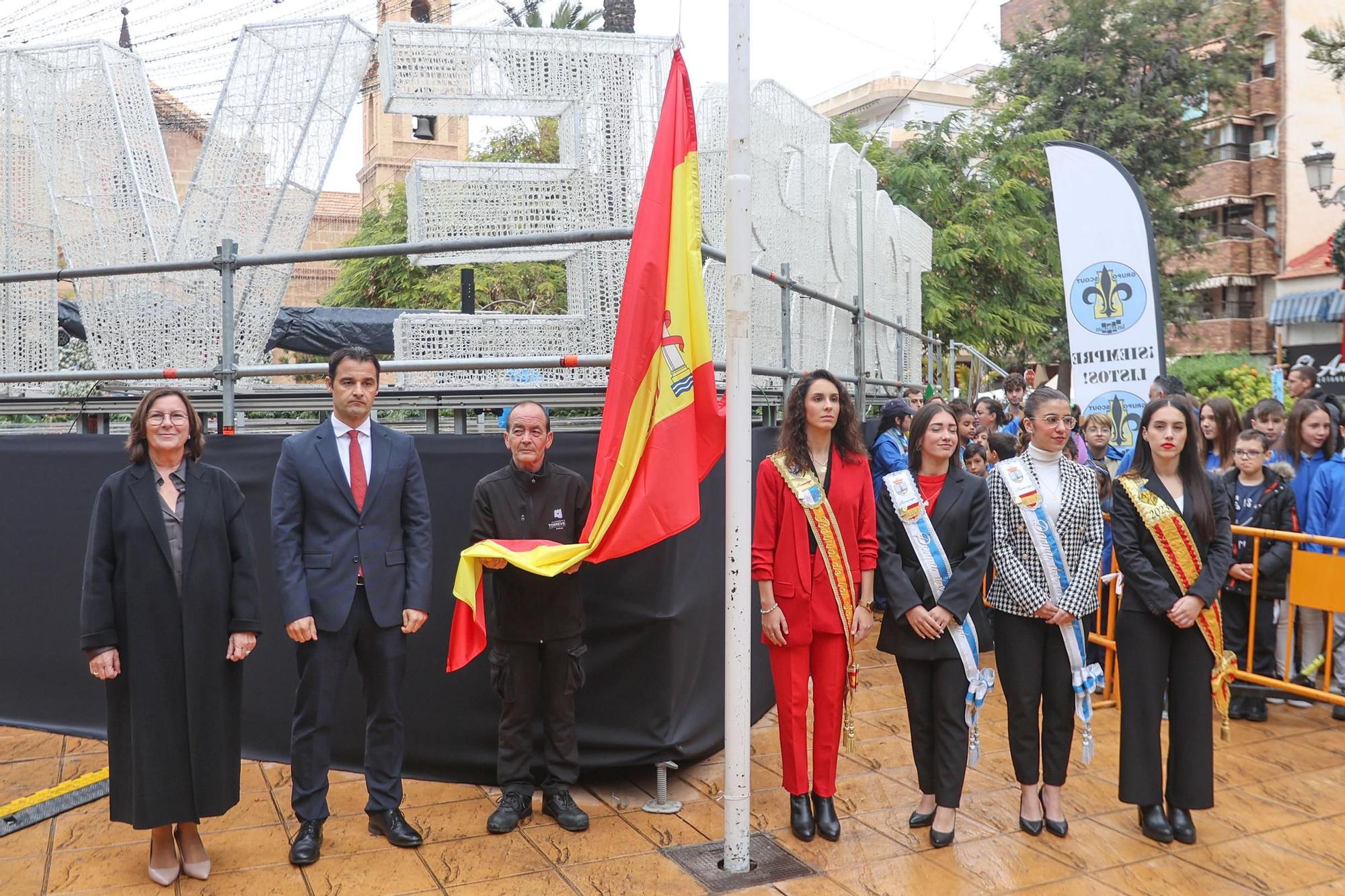 Acto institucional de celebración del Día de la Constitución en Torrevieja y entrega de banderas a los centros educativos