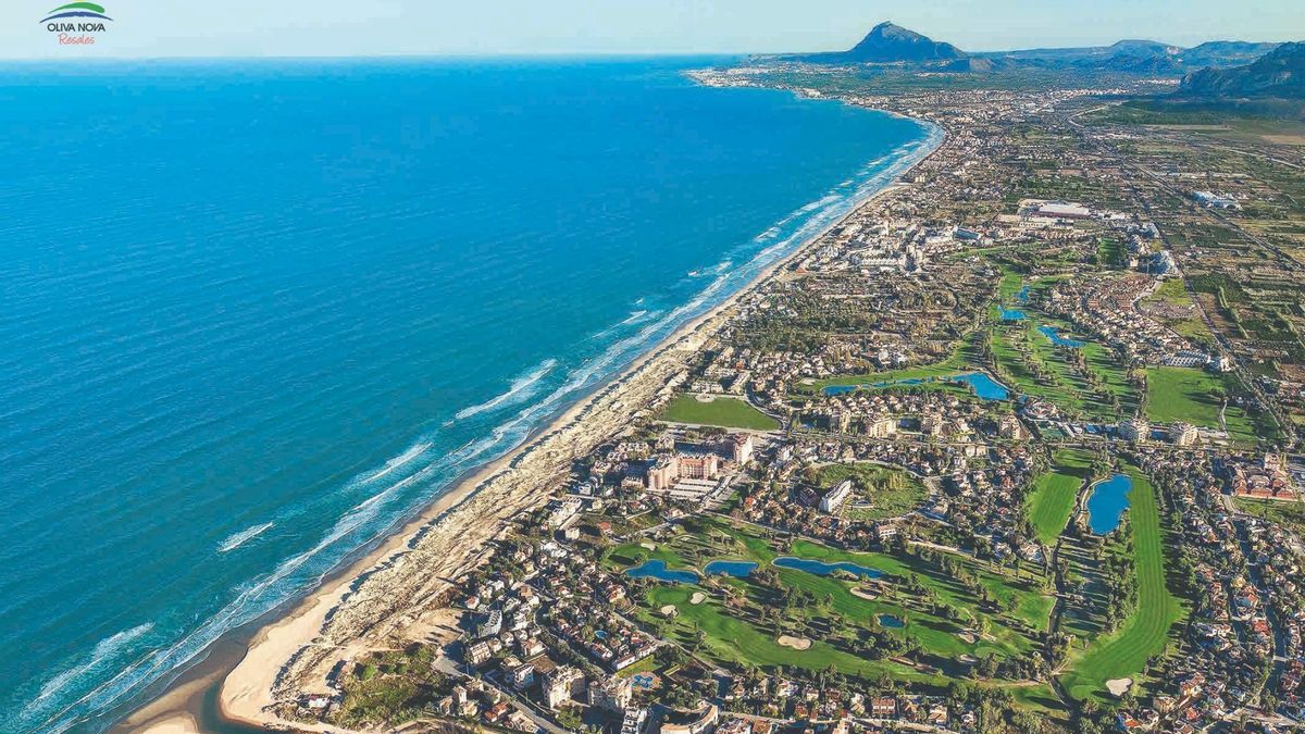 Pisos y casas en venta en la urbanización Oliva Nova Beach.