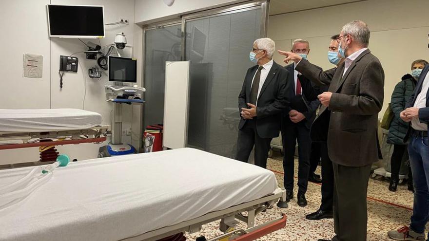 L’equip directiu de l’Hospital visita una de les sales | HOSPITAL CERDANYA