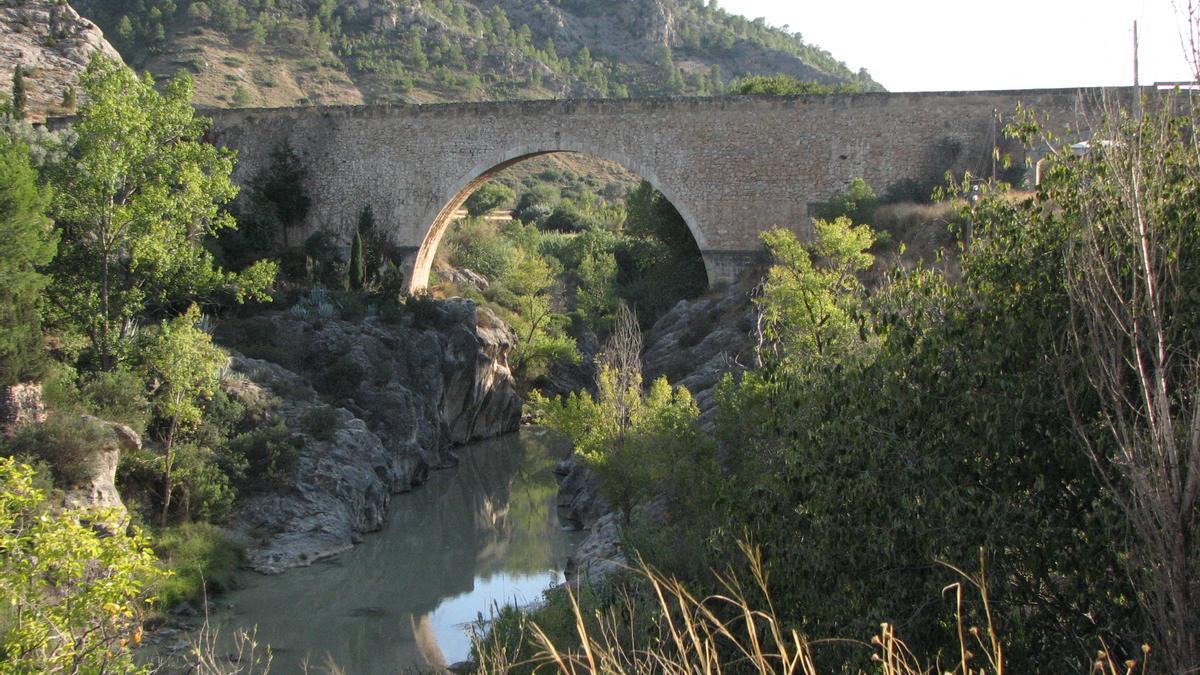 Puente de Todolella sobre el río Cantavieja.