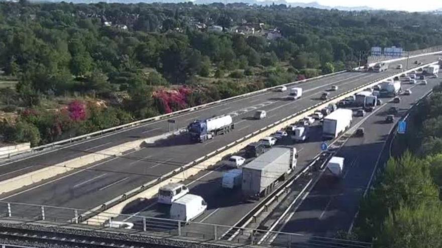 ccidentes en la A-7, la A-3 y la V-30 complican el tráfico en los accesos a València según la DGT