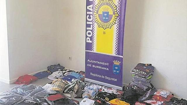Intervienen en Burriana más de cien prendas falsificadas de marca