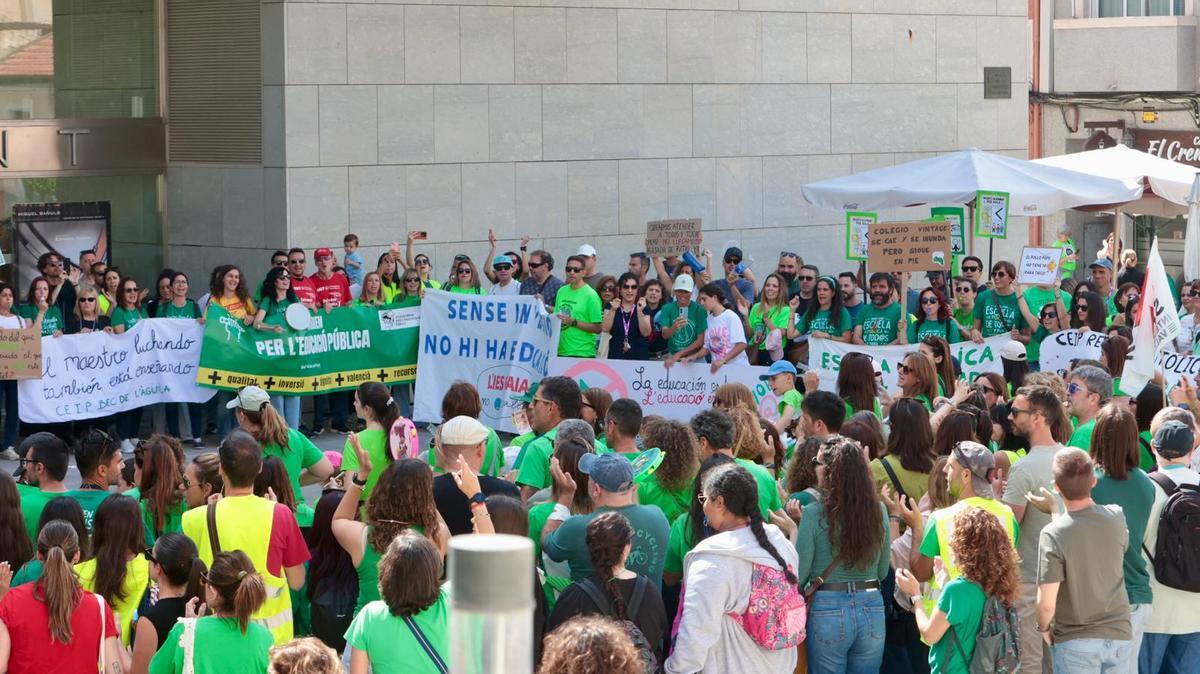 Huelga de educación: la marea verde llena las calles de San Vicente del Raspeig Huelga de educación: la marea verde llena las calles de San Vicente del Raspeig