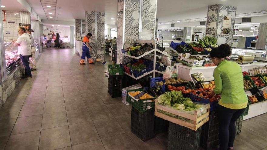 El Ayuntamiento de Cáceres busca fórmulas para reflotar el mercado de ronda del Carmen