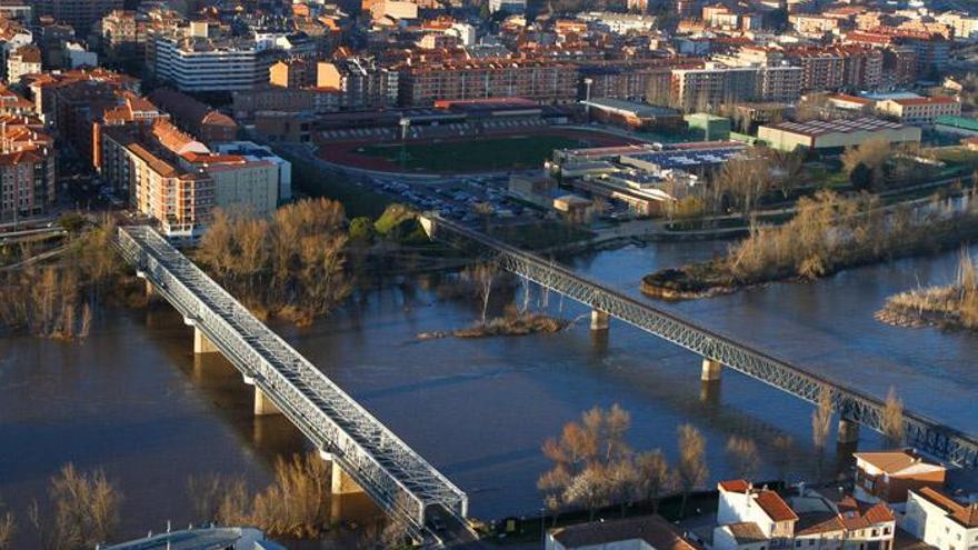 Vista aérea del Puente del Hierro y del Puente del Ferrocarril de Zamora.