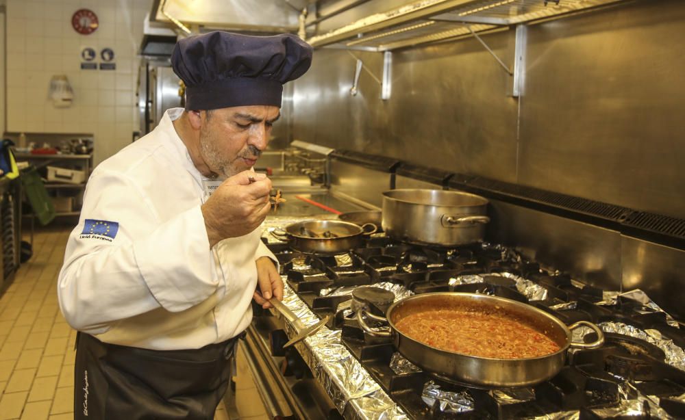 "Hogueras mirando al mar", de Félix Redondo, y "Almorsaret Alicantí", de Estefanía Díaz, han sido elegidos como el mejor plato y tapa de estas Hogueras por el jurado del concurso gastronómico festero