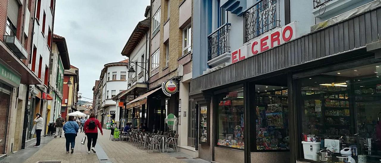 Calles comerciales de Pola de Siero.