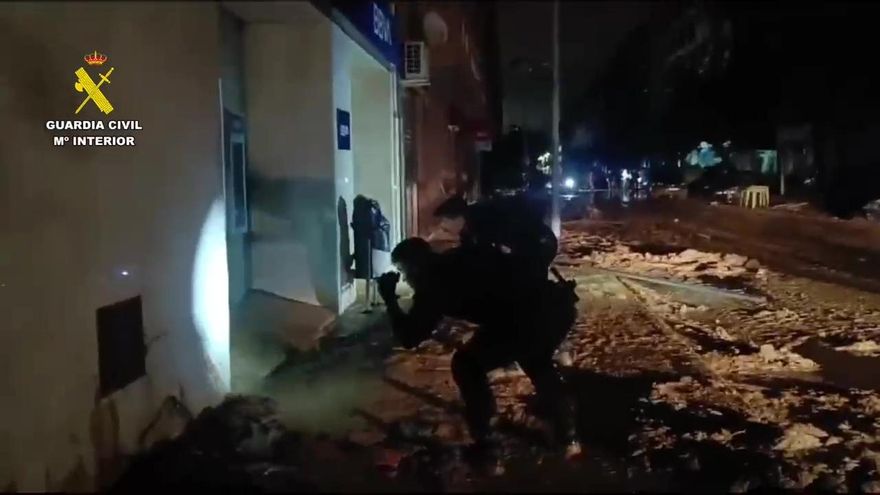 Más de 64 detenidos ya por saquear comercios en centros comerciales de València tras el paso de la Dana