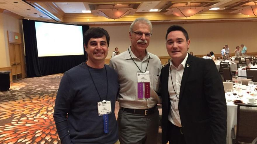 Peter Mondavi Jr, pioner dels vins de Napa Valley, amb Josep Serra i Dani Martínez, de la DO Empordà