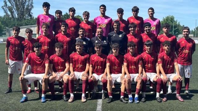 Formación del equipo entrenado por Pencho y Rafita. | CEDIDA