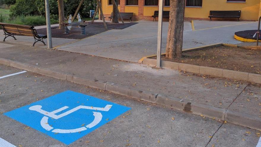Colomers habilita aparcaments per a discapacitats