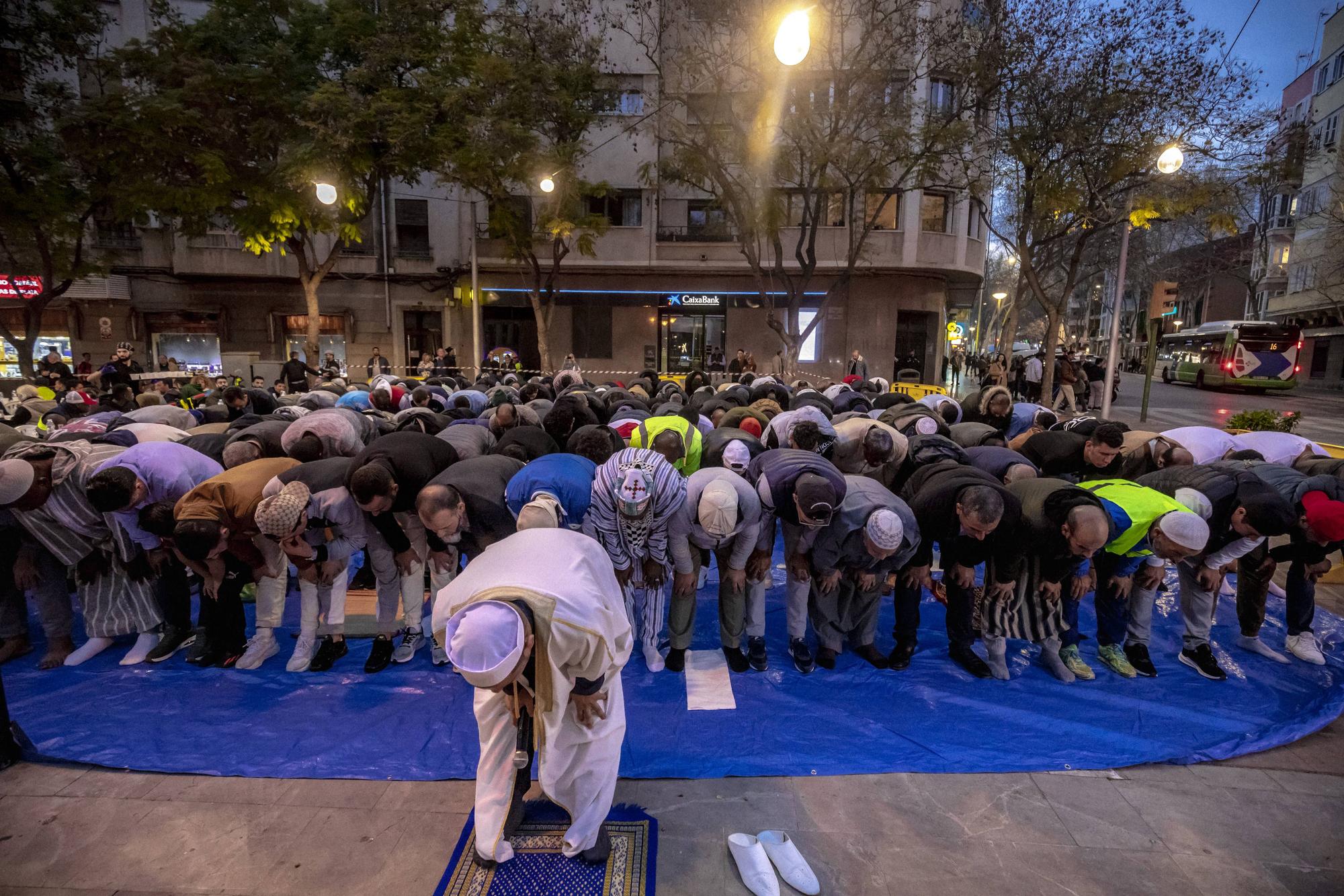 Los musulmanes de Mallorca celebran una cena multitudinaria en Palma